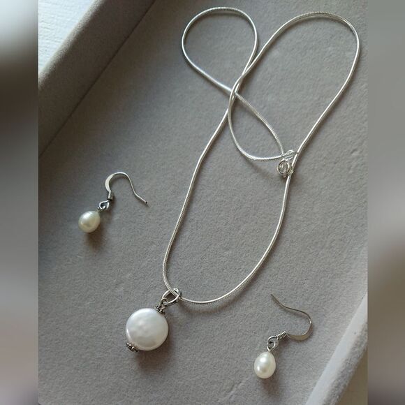 Italian sterling silver freshwater Coin pearl necklace & earrings set - Picture 1 of 8